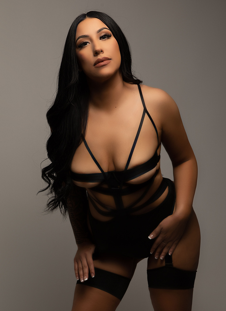celebrity style high end fine art skin editing by Aly Incardona for this ultra sexy bombshell maternity photoshoot wearing scrappy black lingerie with a grey backdrop and soft profoto lighting taken in Modesto Ca by Aly Incardona photography 