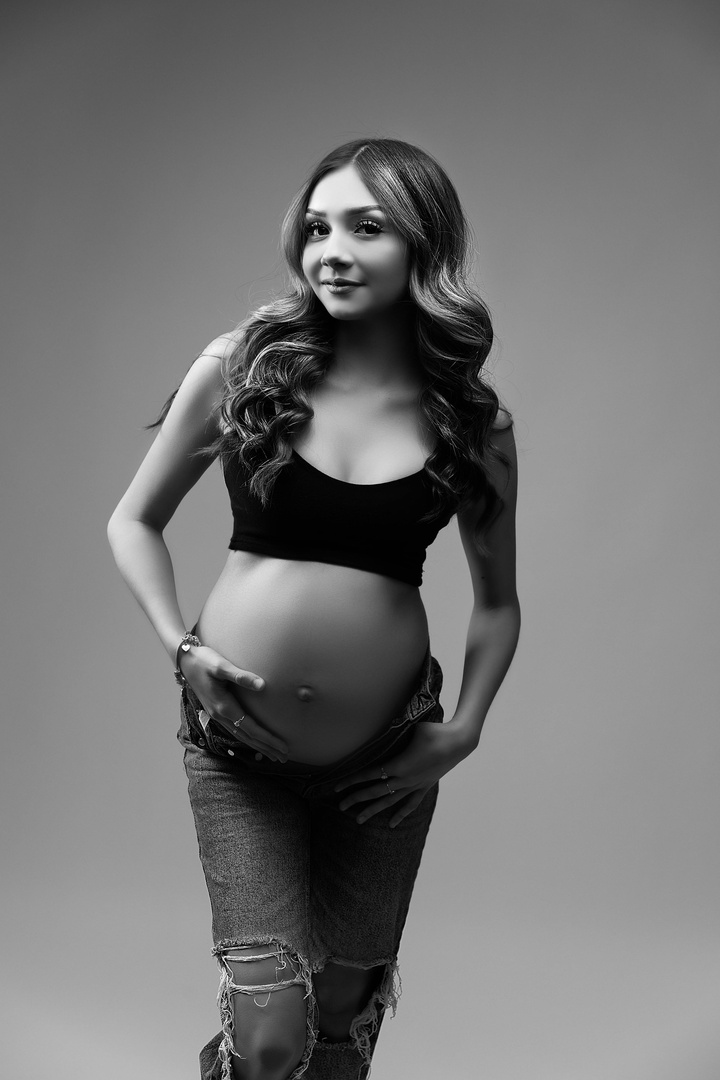 the greatest monochromatic maternity portrait taken by the best photographer in the 209 modesto Central Valley including san Francisco. A simplistic  pregnancy portrait look was perfect for this young mother to be